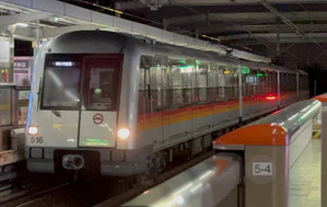 5号线516号车进站.jpg