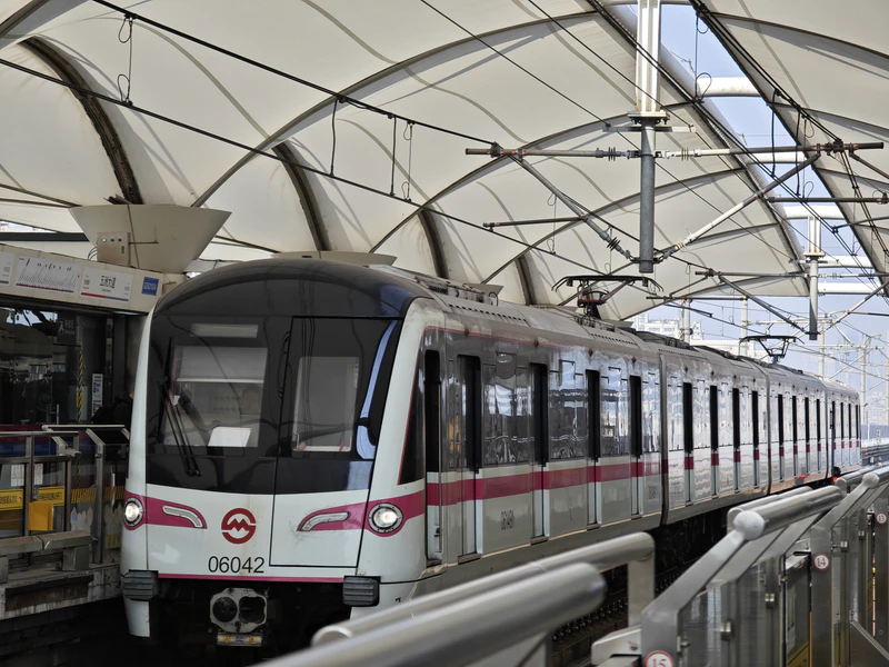 文件:06042 港城路→东方体育中心.jpg