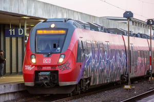 停靠在汉诺威中央火车站的DB BR 442.jpg