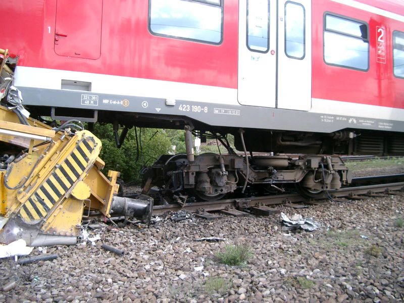 文件:S Bahn Unfall 080504 10.JPG
