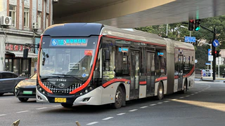 10月15日 宇通 ZK5180A