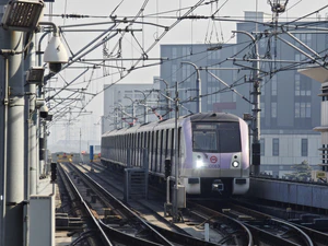 10号线 10063停靠在终点站基隆路停车侧线.jpg