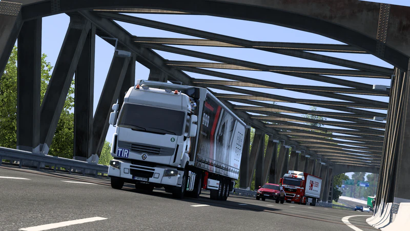 文件:Renault Premium 通过铁桥.png