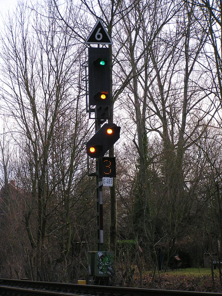 文件:Einfahrsignal Friedrichsdorf Hp2 Zs3v.jpg