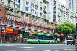 温州公交XMQ6127AGCHEVD58 担当B106路.jpg