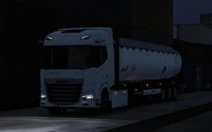 DAF(达夫）Electric 运送氢气从克莱佩达到于默奥等待出发.jpg