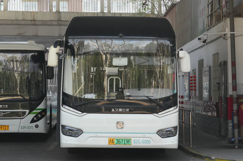 文件:SWB6129CHEV01G(iHEV12LE)申沃 正面.jpg