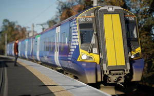 准备从朗赛站2站台出发的BR Class 380.png