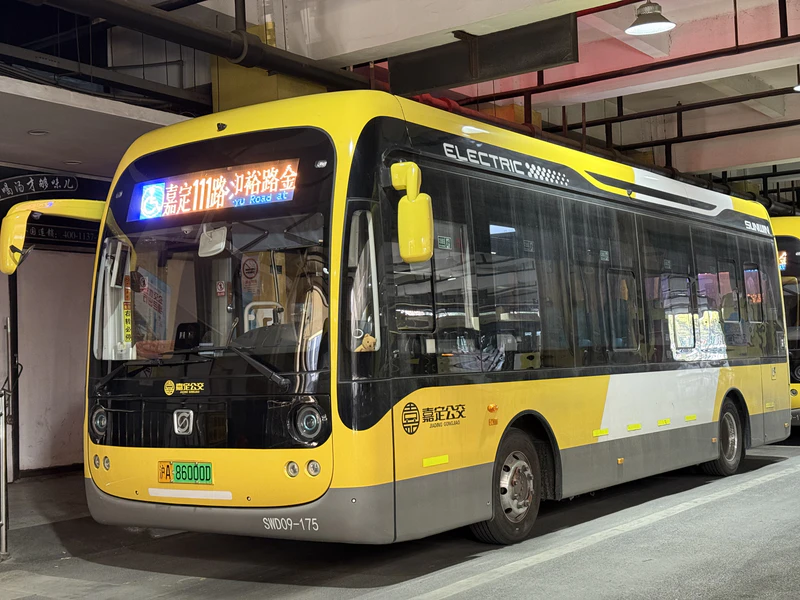 文件:嘉定公交SWB6900EV03G（iEV9）申沃.jpg