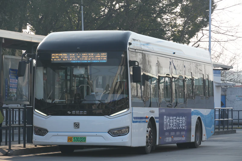 文件:SWB6109EV14G(iEV10)申沃 奉贤客运 852路.jpg