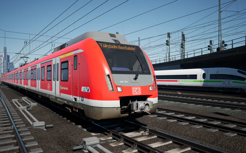 文件:DB BR 403 和 DB BR 430 离开美因河畔法兰克福火车总站.png