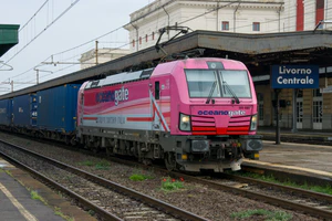 E.193 593 在 Livorno Centrale.jpg