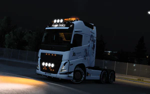 在雨夜中的沃尔沃FH6 (2).png