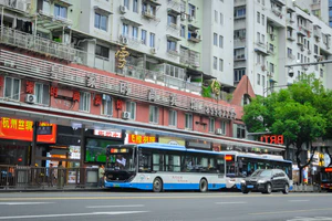 温州公交ZK6106CHEVPG1 担当48路 大南门站.jpg