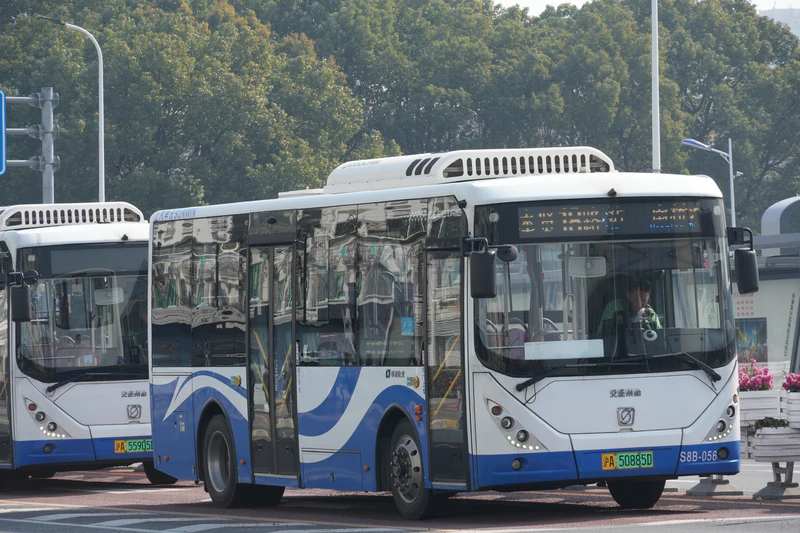 文件:SWB6868BEV61（申沃）奉贤巴士客运 奉贤18路.jpg