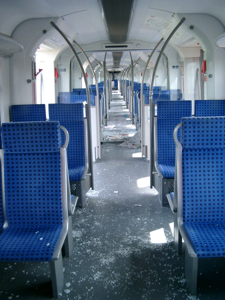 文件:S Bahn Unfall 080504 13.JPG