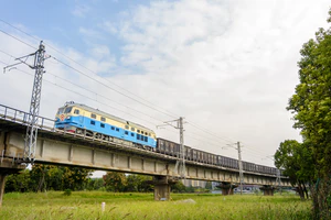 DF4DH-4194 牵引宣杭货物列车乔司站宣杭出发场发车.jpg