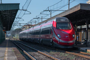 ETR.600 02 停靠在 Livrono Centrare 站.jpg