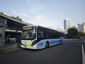 S2W-0298（2） 申沃 SWB6128BEV22.jpg