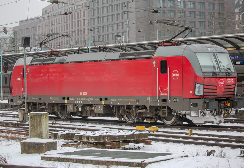 文件:丹麦国家铁路的Siemens Vectron AC 停在汉堡火车站.jpg