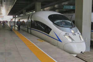 CRH3C-3015@TJI (20160414120946).jpg