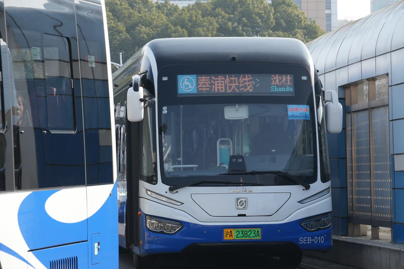 文件:SWB6189EV02G(iEV18)申沃 正面.jpg