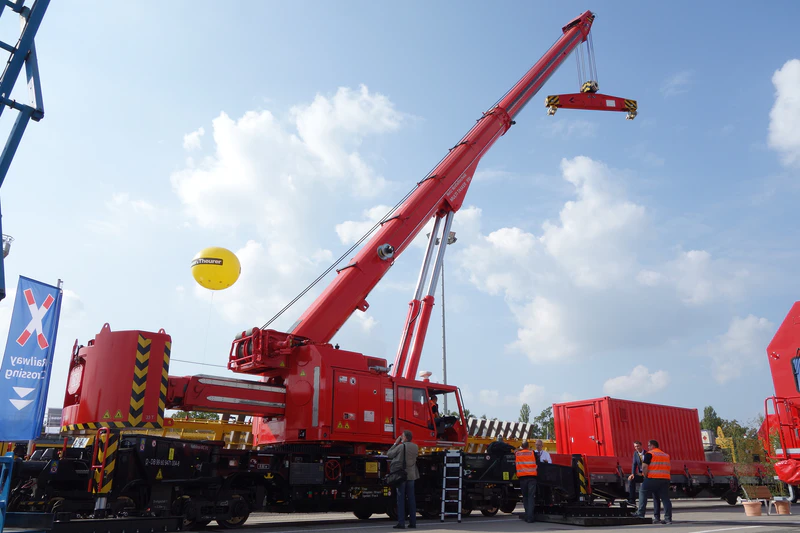 文件:Schienendrehkran KRC 910 auf Innotrans 2016 (2).jpg