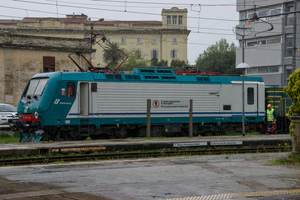 E.464 125 在 Livorno Centrale.jpg
