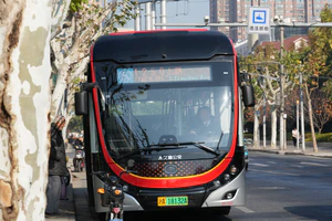 Z2I-0052 宇通（巴士三公司）ZK6126BEVG13L（E12）纯电动 1250路（71路支线）定西路→双流路天山路 停靠在芙蓉江路茅台路.jpg