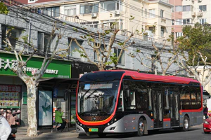 Z2I-0056 宇通（巴士三公司）ZK6126BEVG13L（E12）纯电动 1250路（71路支线）定西路→双流路天山路 停靠在芙蓉江路茅台路.jpg