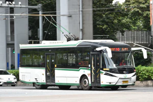 巴士电分 宇通ZK5120A1（5代鲨）D-62025于退役前夕行走110路.jpg