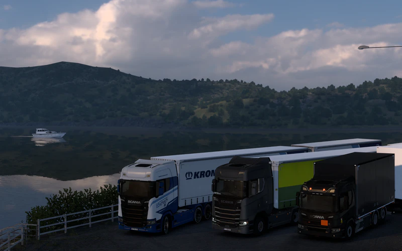 文件:斯堪尼亚们停靠在波尚厄尔峡湾的停车点 (6).png