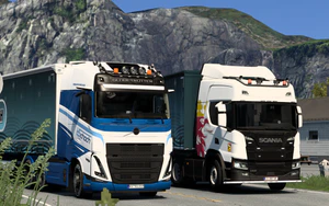 在挪威山间小道合影的沃尔沃FH6和斯堪尼亚G (2).png