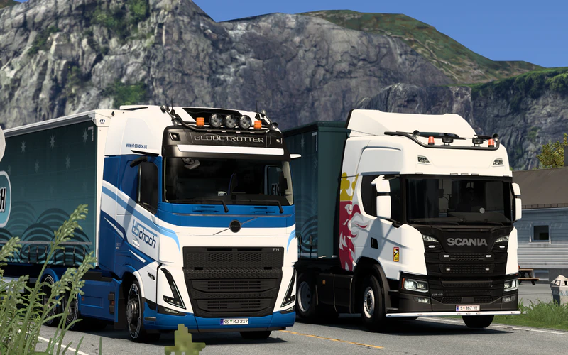 文件:在挪威山间小道合影的沃尔沃FH6和斯堪尼亚G (2).png