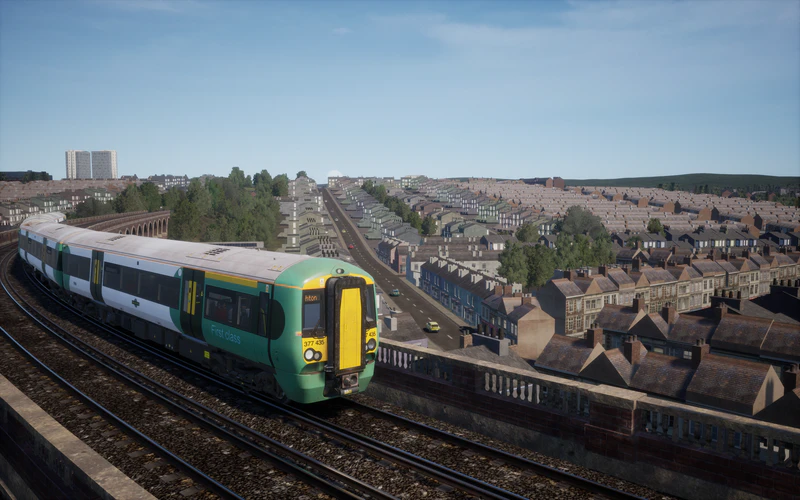 文件:BR Class 377 在布莱顿站前的桥上.png