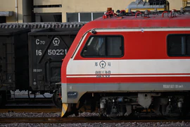 04月04日 金鹰轨道车