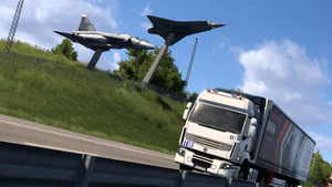 Renault Premium 在道路上行驶.png