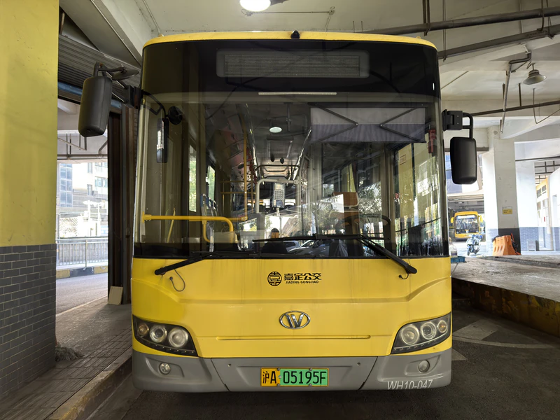 文件:嘉定公交 SXC6110GHEV2 象牌 正面.jpg