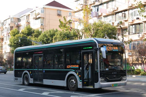 Z0A-0399 宇通（四公司）ZK6106BEVG1（E10）蓝村路南泉路→芳华路方波路 等待发车.jpg