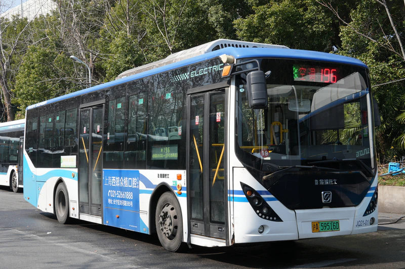 文件:SWB6108EV05G（申沃）金球出租 196路.jpg