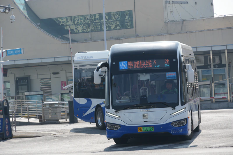 文件:SWB6189EV02G（iEV18）申沃 奉贤巴士公交 奉浦快线 自编号SEB 正面.jpg