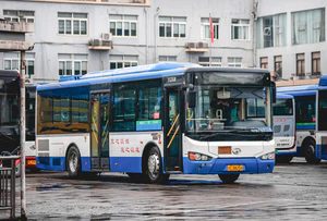 温州公交KLQ6109GAHEVE4B（面包头） 担当92路.jpg