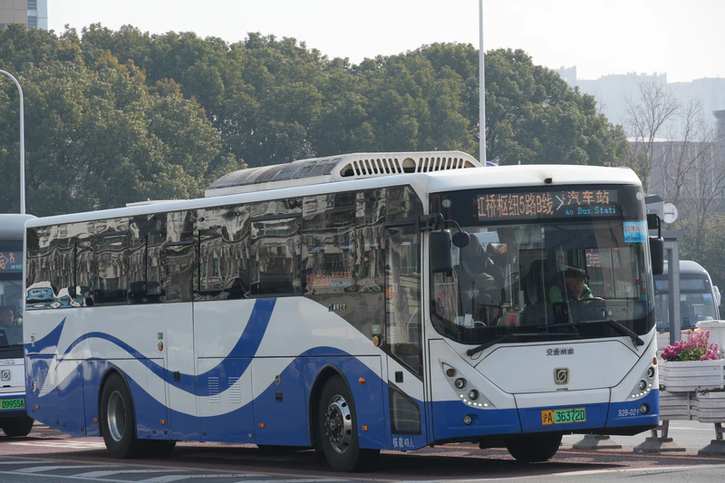 文件:SWB6128EV06C（申沃）奉贤巴士客运 虹桥枢纽5路B线.jpg