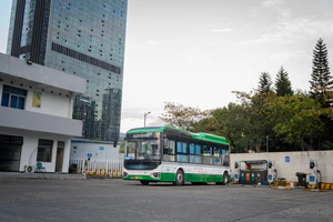 温州公交XMQ6850DGBEVL01 停场中.jpg