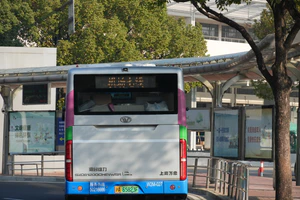 W2M-027 象牌(浦东上南）SXC6120GCHEVWSR 油电混合 机场九线 背部.jpg