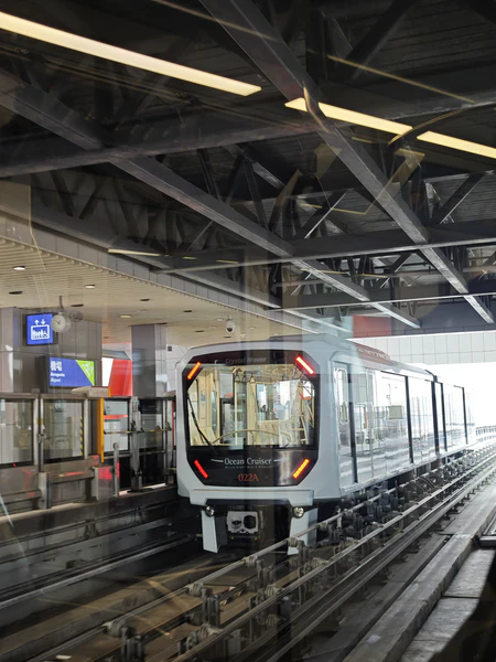 文件:滨海巡航(Ocean Cruiser) 型号列车 022A 氹仔线 妈阁→氹仔码头.jpg