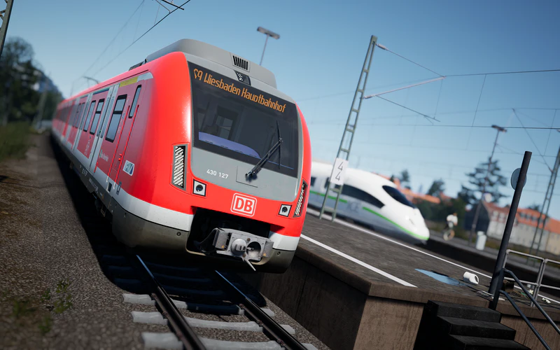 文件:DB BR 403 ICE 3 和 DB BR 430 会车在车站.png