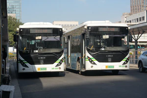 S0P-0210&0220 申沃 SWB6108BEV32.jpg