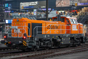 从汉堡火车站驶出的Vossloh DE 18.jpg