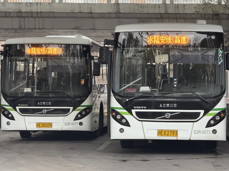 文件:SWB6128V8 柴油（沃尔沃）.jpg